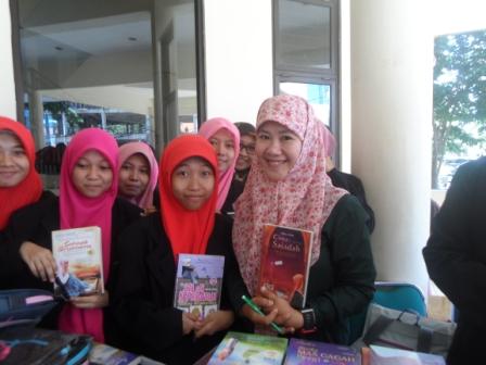 Belajar Menulis Bersama Asma Nadia dan Aguk Irawan
